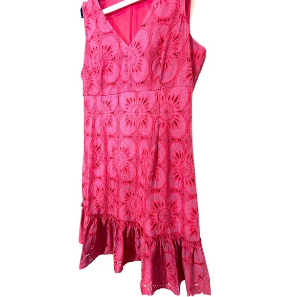 TRINA TURK Carpinteria Medallion Floral Lace Ruffle Hem Dress Size 8 Pink V Neck - Picture 5 of 9